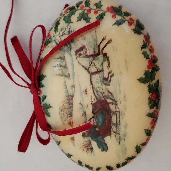 Two Victorian Style Decoupage Christmas Ornaments - Picture 5 of 7